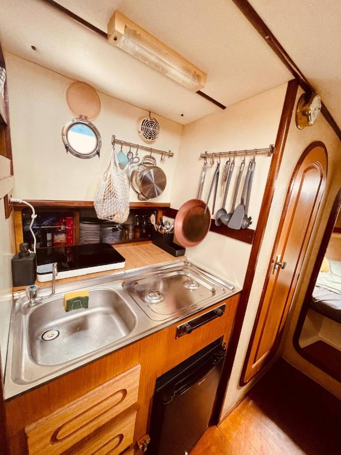 Отель Stylish 80'S Fishing Boat Сан-Адриан-де-Бесос Экстерьер фото